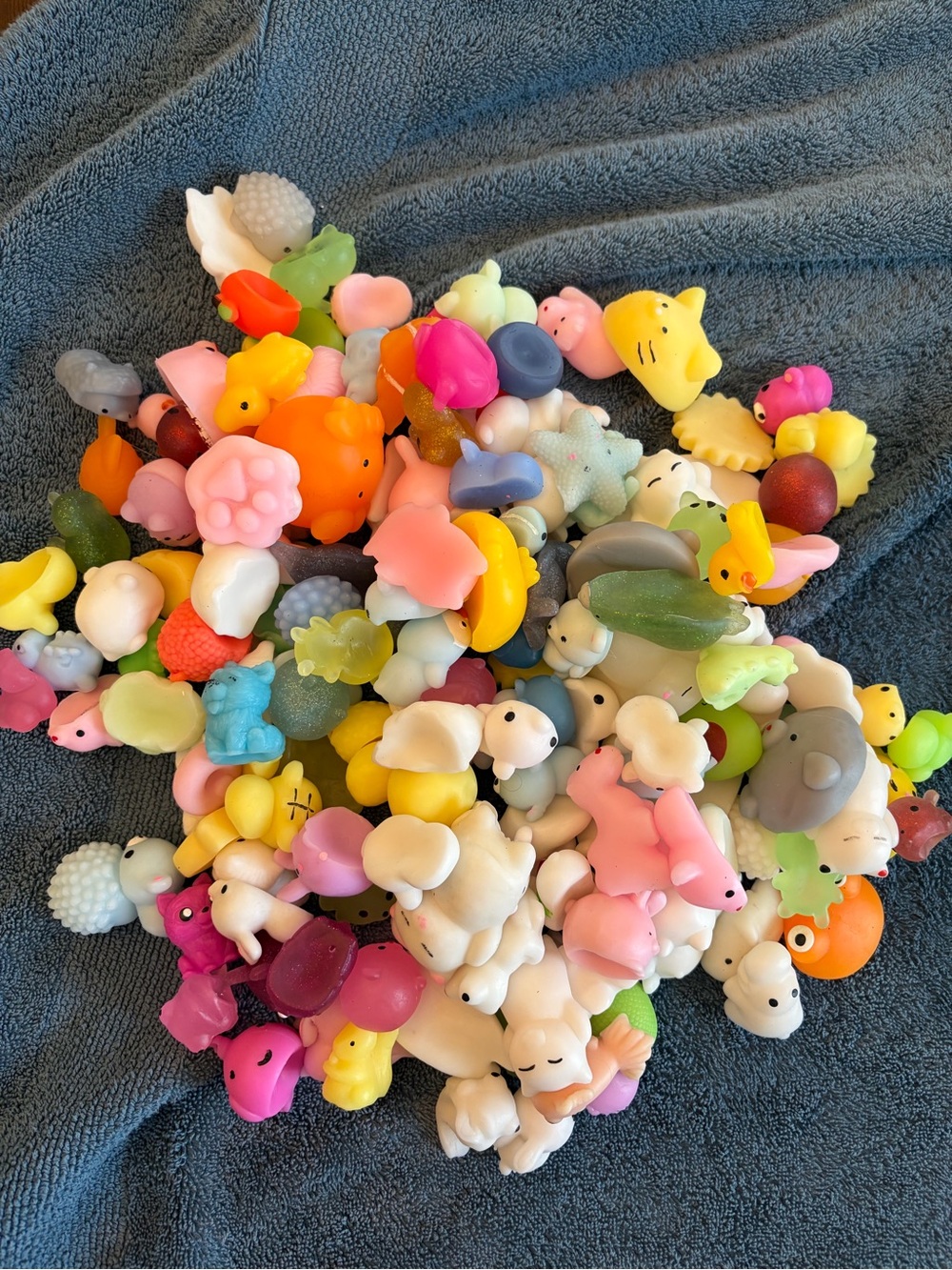 186 piece mochi/taba squishy set